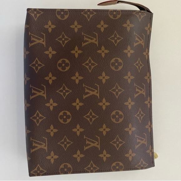 Louis Vuitton Toiletry 26 - DISCONTINUED STYLE - LIKE NEW - Picture 5 of 7